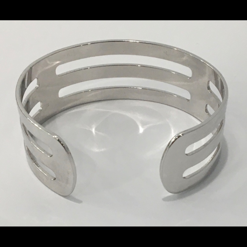 SARAH COVENTRY Cuff Bracelet - Picture 3 of 5
